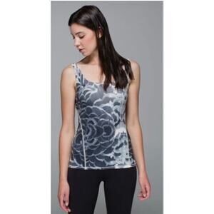 LULULEMON AMALA YOGA TANK size 6